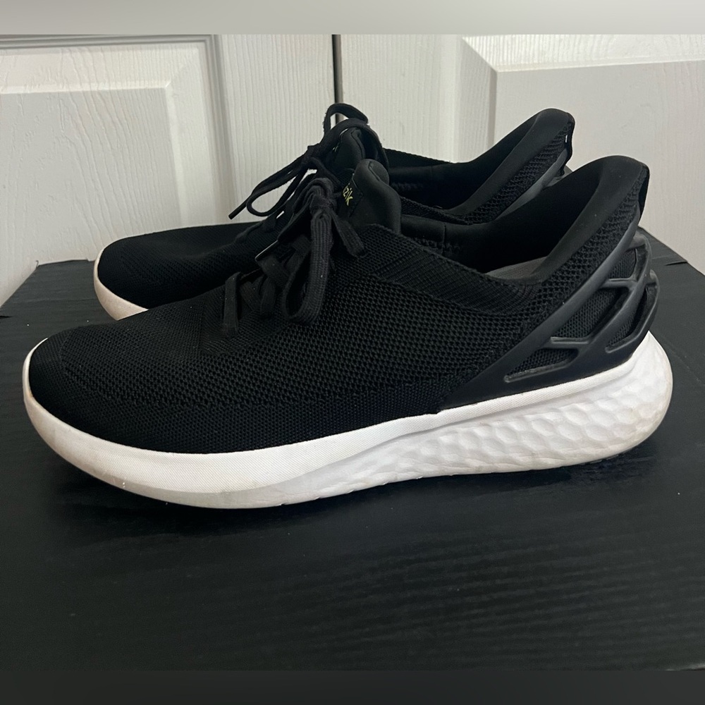 Kizik Athens Shoes Mens 11 Black Knit Hands Free Lightweight Comfort Sneakers